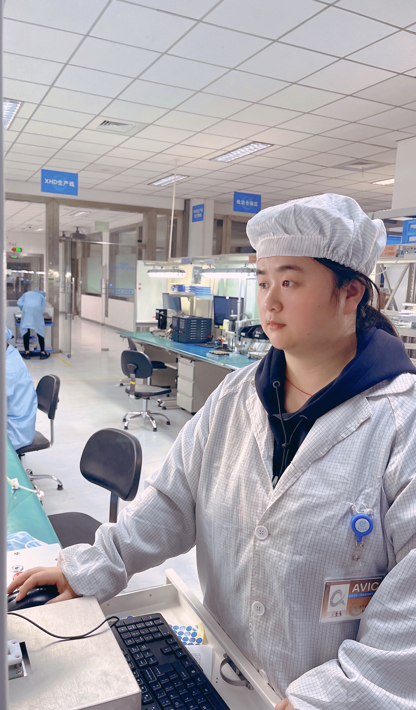 工作照2.jpg 工作照2.jpg