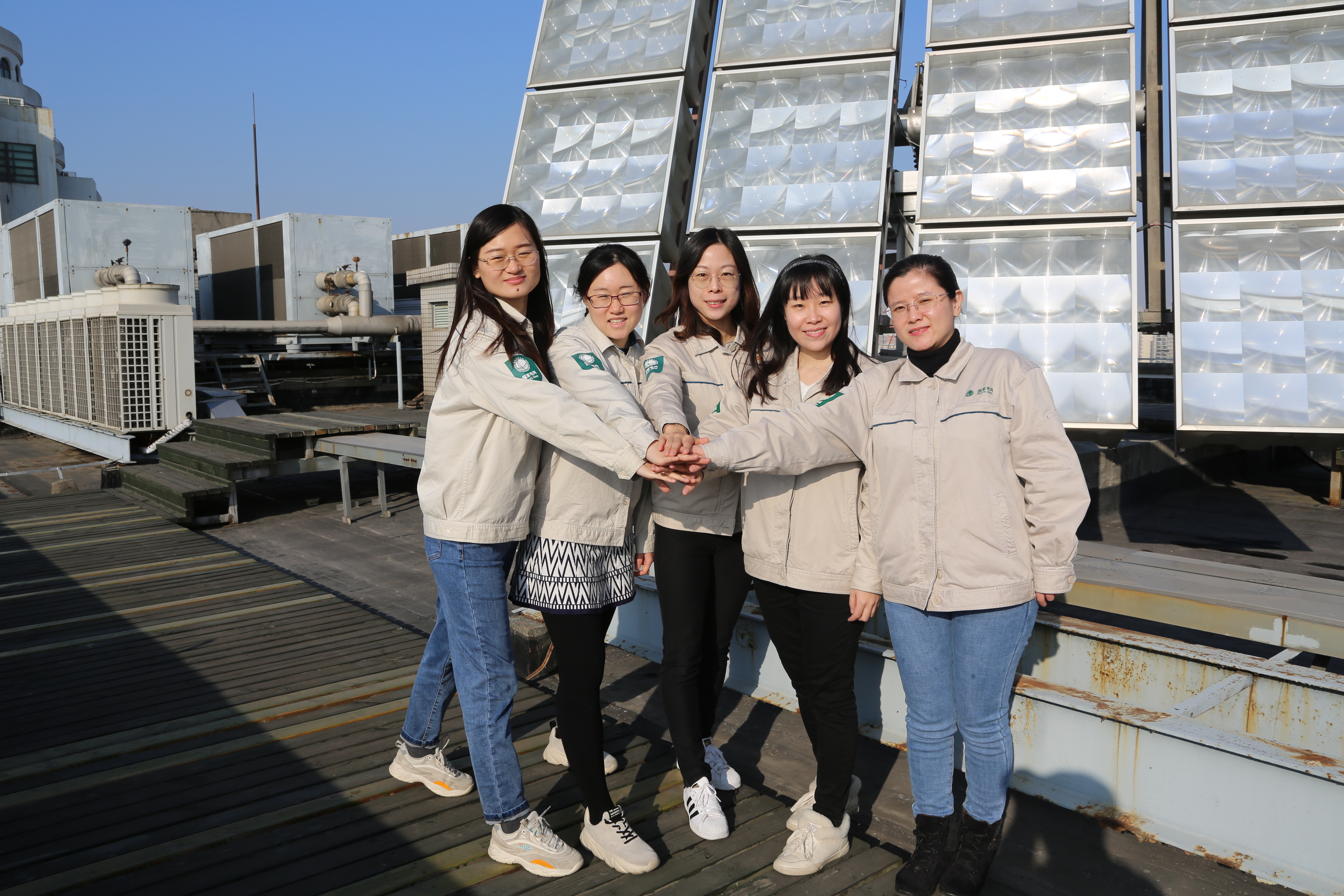 工作照2.jpg 工作照2.jpg