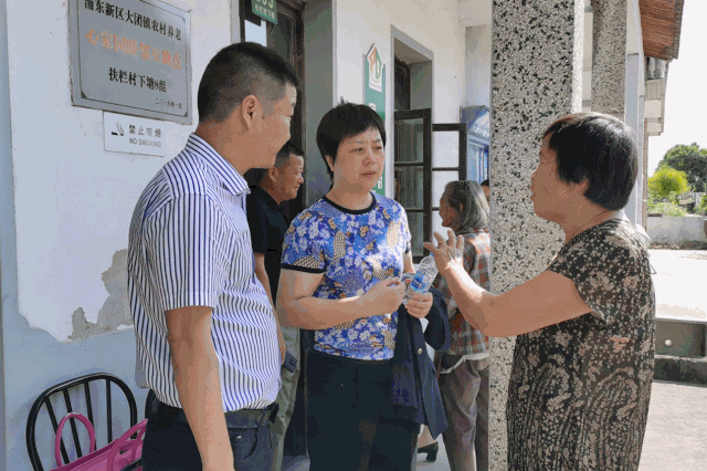 马列坚同志走访慰问机关结对帮扶共建村