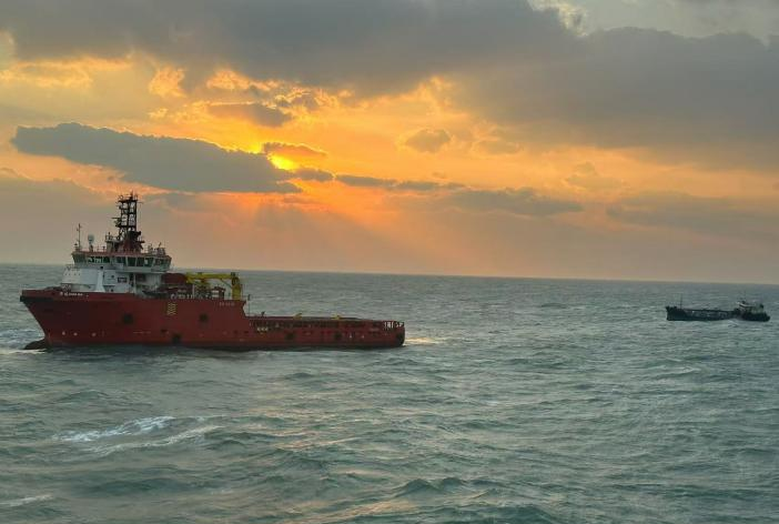 闪电出击！中国海油上海分公司高效化解漂移船风险