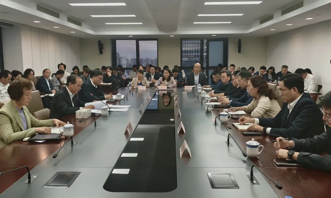 市经信工作党委召开党委（扩大）会议传达市委常委会扩大会议精神