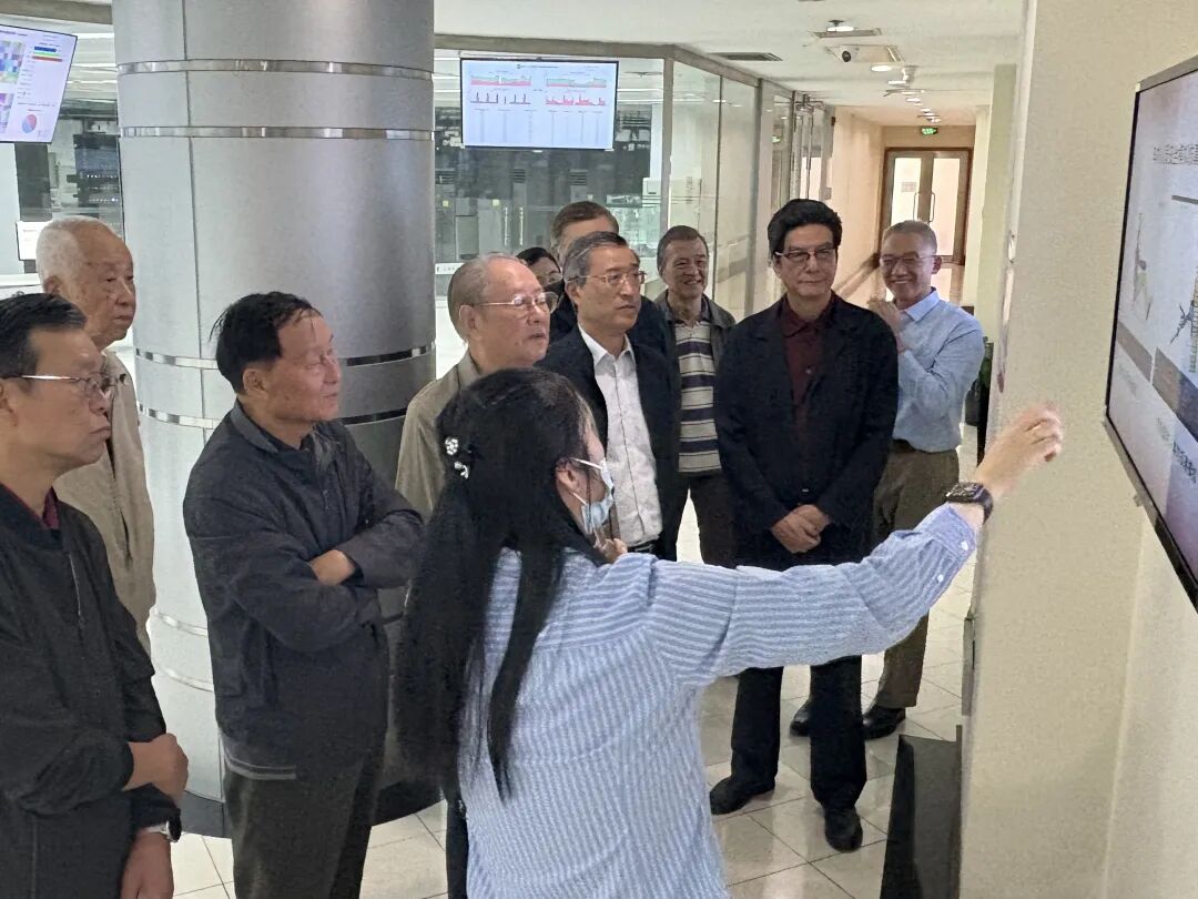 感受科技创新脉动 凝聚银发奋进力量——市经信机关离退休干部开展“三看”活动