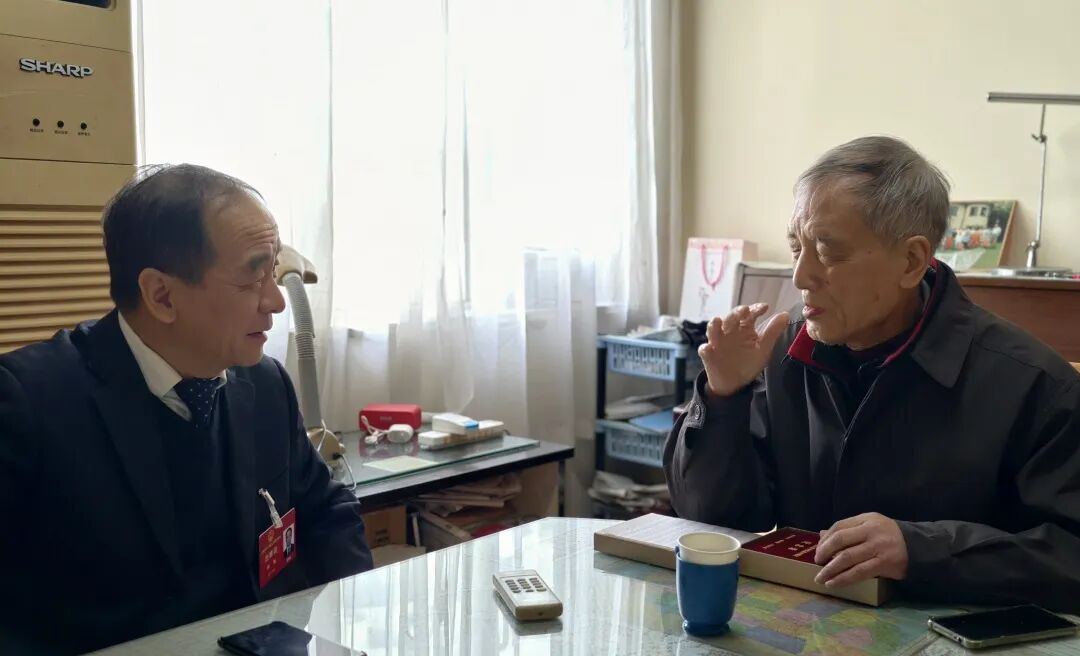 岁寒情暖沐春风 龙马精神启新程——市经信党政领导走访慰问系统离退休干部