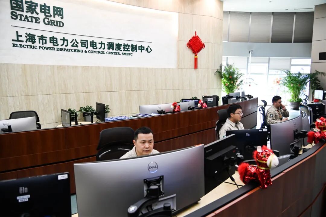 守网护电不打烊，灯火相伴贺新春